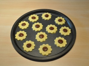 Biscotti a forma di fiore con la nutella