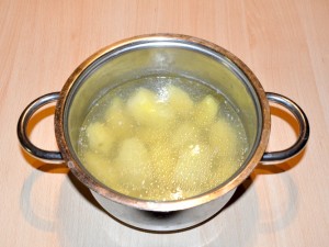 crema-patate-funghi-nocciole-preparazione