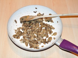 crema-patate-funghi-nocciole-preparazione-funghi