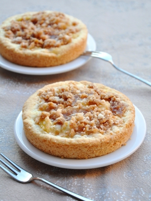 Crostatine senza glutine alle banane con crumble