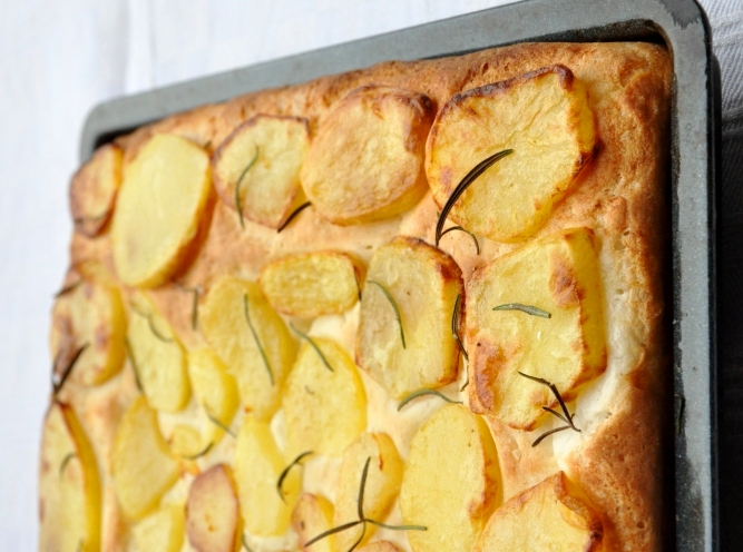 Focaccia alta e morbida alle patate, senza glutine