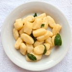 Gnocchi di patate senza glutine con burro e salvia