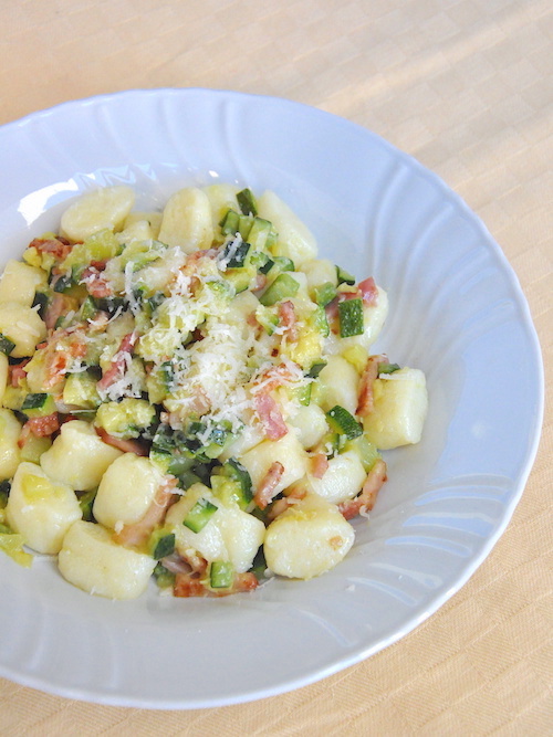 Gnocchi di ricotta senza glutine con zucchine e pancetta