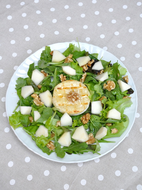 Insalata pere e noci con tomino caldo al miele