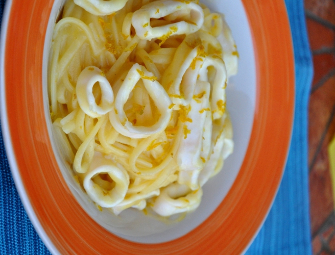 Linguine ai calamari e nettare d'arancia senza glutine