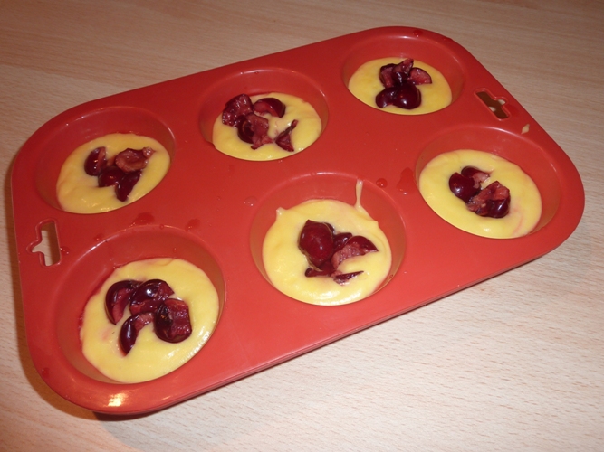 Muffins ricotta, limone e ciliegie - Una cucina tutta per sé