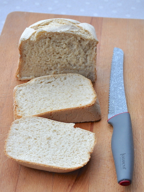 Pane senza glutine con macchina del pane