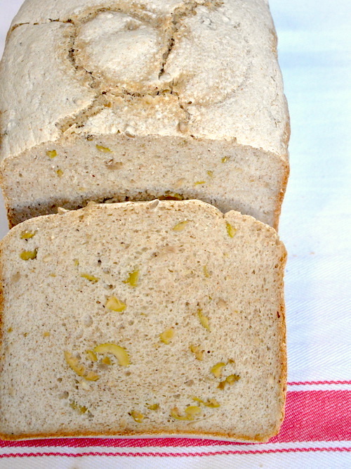 Pane integrale senza glutine con olive e semi di girasole