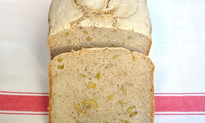 Pane integrale senza glutine con olive e semi di girasole