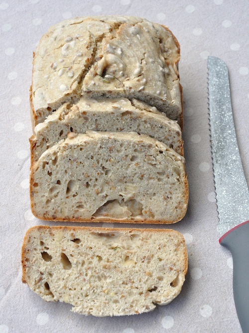 Pane senza glutine con macchina del pane