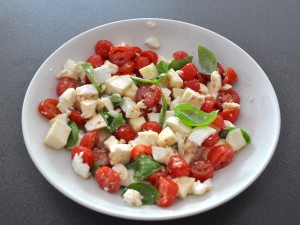 pasta-fredda-caprese-preparazione