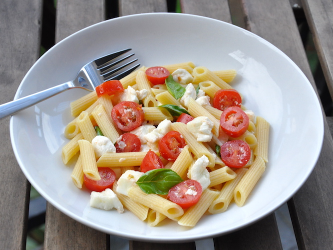 pasta-fredda-caprese-senza-glutine-estiva