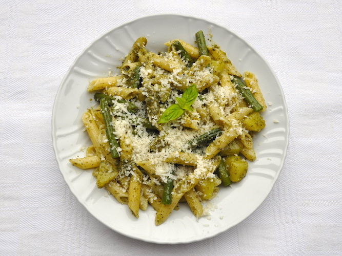 Pasta al pesto, patate e fagiolini