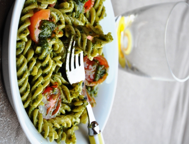 Pasta fredda al pesto e pomodorini