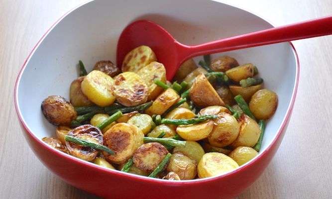 Patate novelle e asparagi al forno