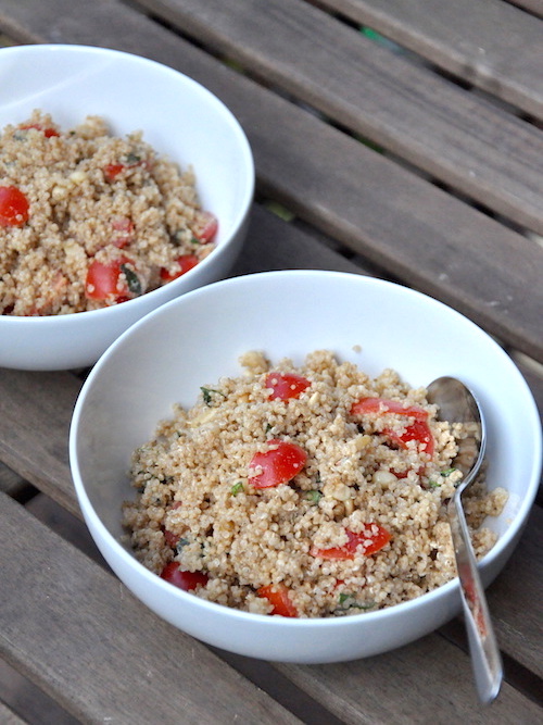 Quinoa con pomodorini, basilico e pinoli