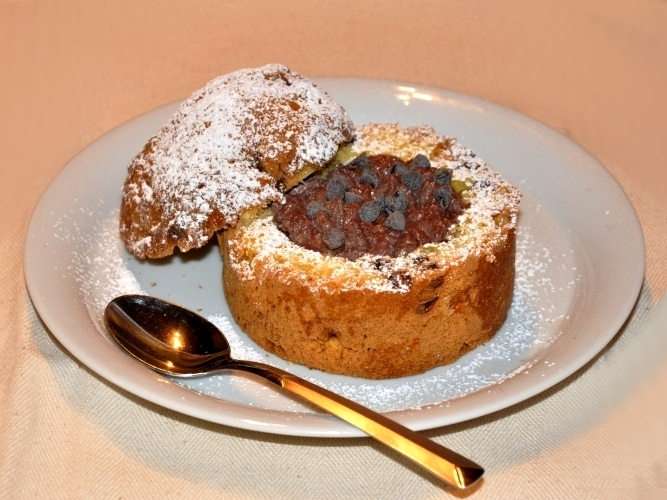 Panettone al cioccolato farcito alla ricotta