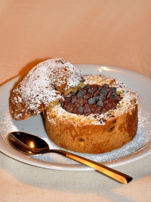 Panettone al cioccolato farcito alla ricotta senza glutine