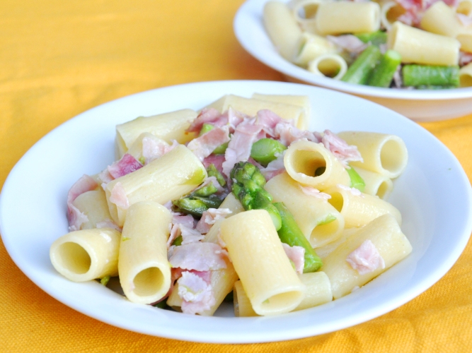 Pasta agli asparagi e prosciutto