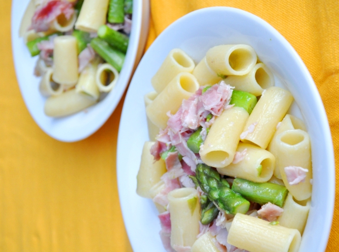 Pasta agli asparagi e prosciutto