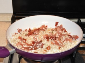 cottura-risotto-cremoso-speck-robiola-rosmarino