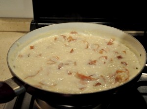 cottura-risotto-cremoso-speck-robiola-rosmarino