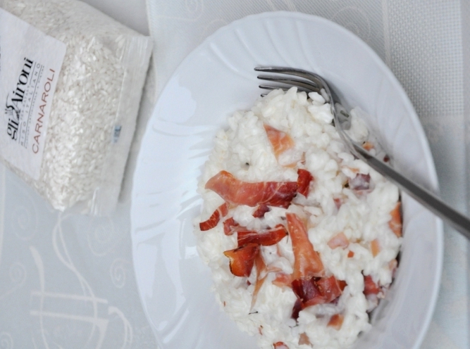 Risotto cremoso con speck, robiola e rosmarino