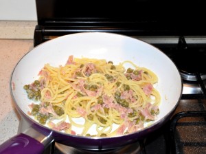 spaghetti piselli prosciutto