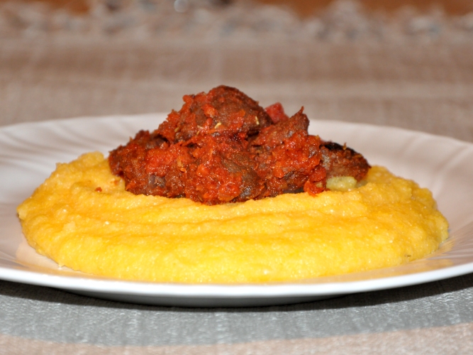 Spezzatino di cinghiale con polenta