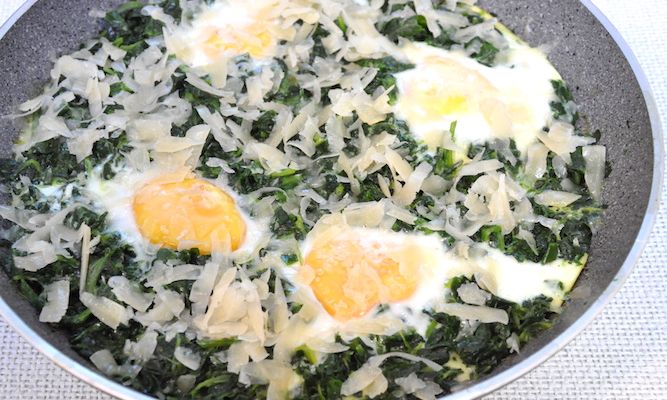 Uova e spinaci in padella