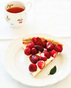 Tarte di cioccolato bianco al cocco e fragole