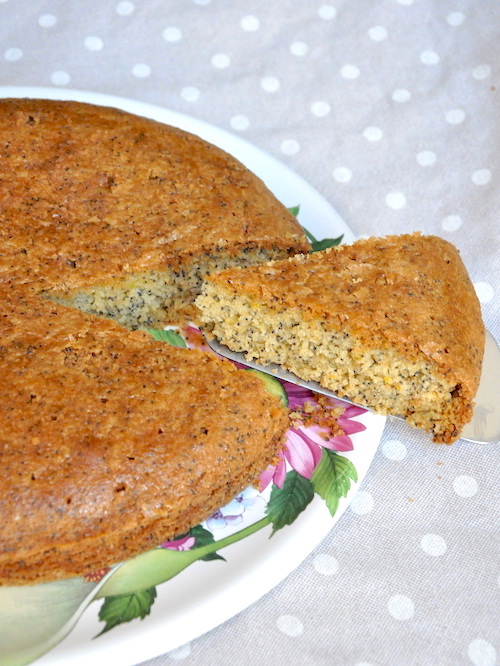 Torta senza glutine al limone con i semi di papavero