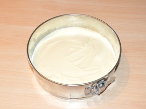 torta-mousse-limone-fragole-preparazione