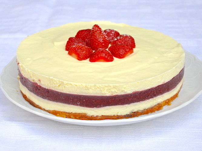 Torta mousse al limone e fragole senza glutine