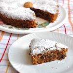 Torta senza glutine con pangrattato, amaretti e cioccolato fondente