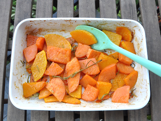 Zucca e patate dolci al forno con miele e rosmarino